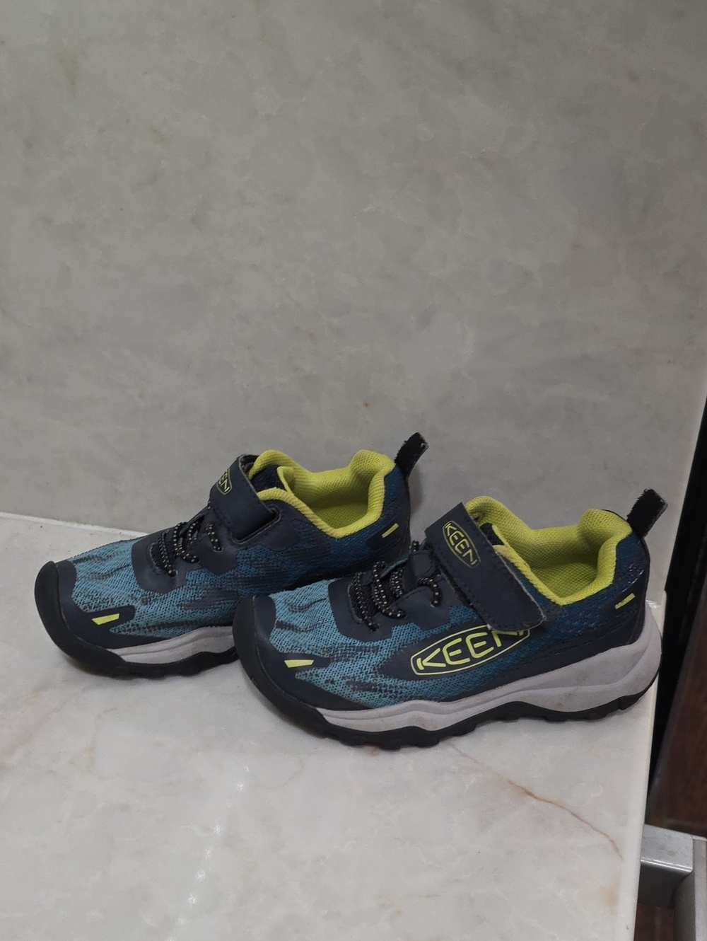Keen Kids Blue & Lime Trail Sneakers